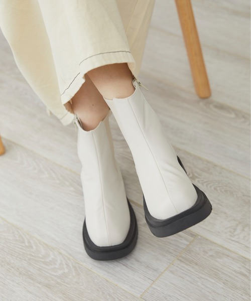 ANGIE（アンジー）の「厚底サイドゴアショートブーツ（ブーツ・レディース・ブラック/アイボリー・MEDIUM/LARGE/X-LARGE）」の9枚目の写真