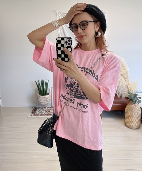HEILIS(ヘイリス)の「《kaoru select》Family ReunionTシャツ / プリントTシャツ カラーTシャツ オーバーサイズ 半袖(Tシャツ/カットソー・レディース・ホワイト/ピンク・FREE)」の2枚目の写真
