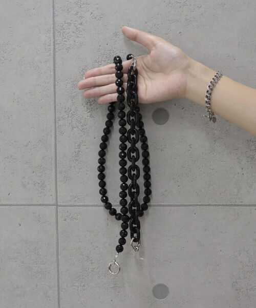 fredy emue（フレディエミュ）の「カラービーズ2wayスマホショルダー（スマホグッズ・レディース・ブラック/ライトグリーン/キナリ・FREE）」の4枚目の写真