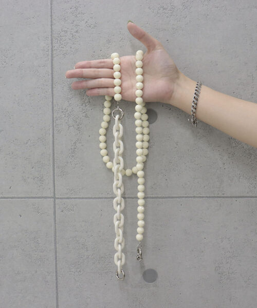 fredy emue（フレディエミュ）の「カラービーズ2wayスマホショルダー（スマホグッズ・レディース・ブラック/ライトグリーン/キナリ・FREE）」の8枚目の写真