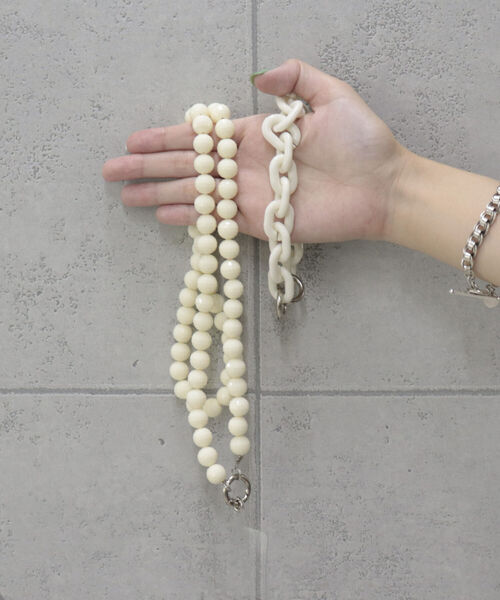 fredy emue（フレディエミュ）の「カラービーズ2wayスマホショルダー（スマホグッズ・レディース・ブラック/ライトグリーン/キナリ・FREE）」の9枚目の写真