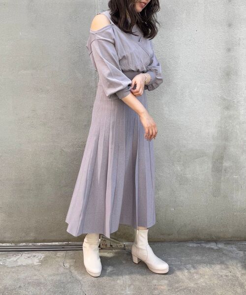 MAJESTIC LEGON(マジェスティックレゴン)の「肩あきカシュクールニットワンピース(ワンピース・レディース・ブラック/グレー/アイボリー・MEDIUM)」の22枚目の写真