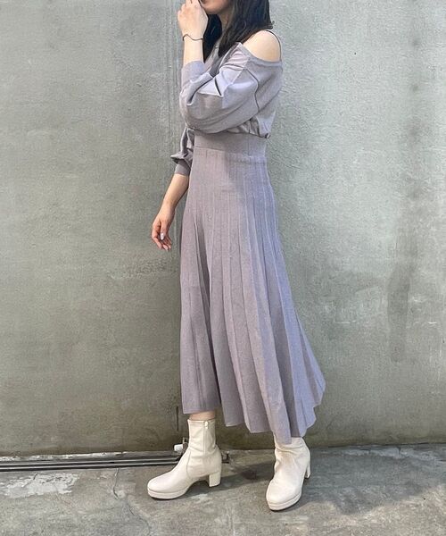 MAJESTIC LEGON(マジェスティックレゴン)の「肩あきカシュクールニットワンピース(ワンピース・レディース・ブラック/グレー/アイボリー・MEDIUM)」の21枚目の写真