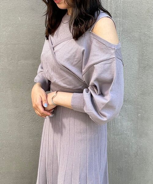 MAJESTIC LEGON(マジェスティックレゴン)の「肩あきカシュクールニットワンピース(ワンピース・レディース・ブラック/グレー/アイボリー・MEDIUM)」の18枚目の写真