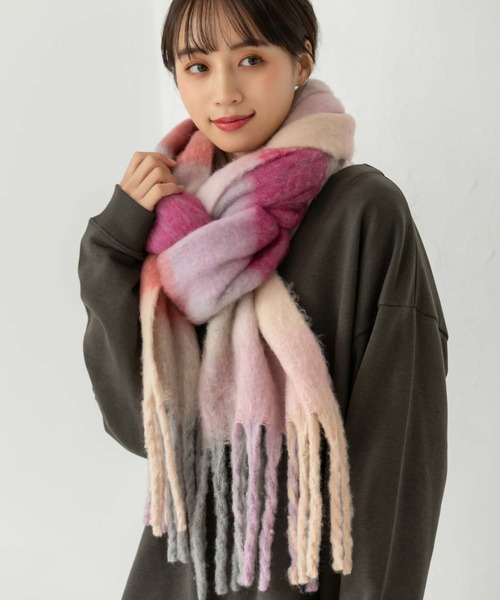 fifth（フィフス）の「チェック柄フリンジマフラー（マフラー・レディース・ブラック/ピンク/ブルー・FREE）」の3枚目の写真