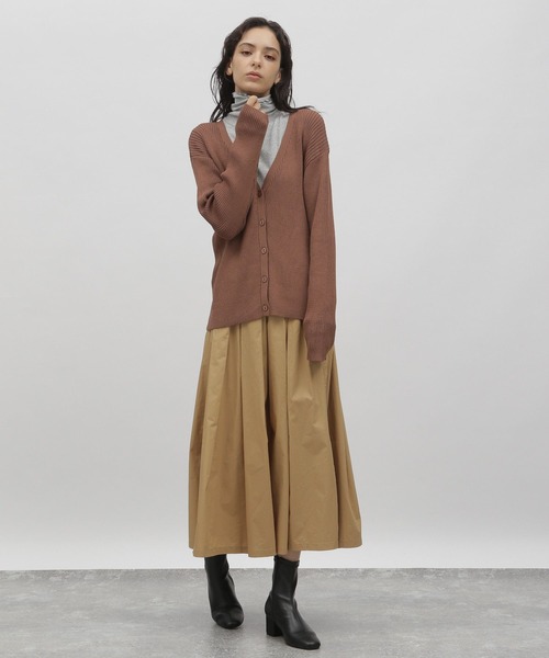 LAKOLE（ラコレ）の「Vネックニットカーディガン / 166810（カーディガン/ボレロ・レディース・ダークオリーブ/ブラック/グレー/ブラウン・SMALL/MEDIUM）」の9枚目の写真