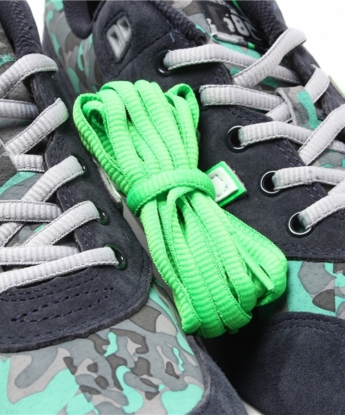 NEW BALANCE（ニューバランス）の「New balance MRT 580（スニーカー・メンズ・ネイビー/ベージュ・27cm/27.5cm/26.5cm）」の3枚目の写真