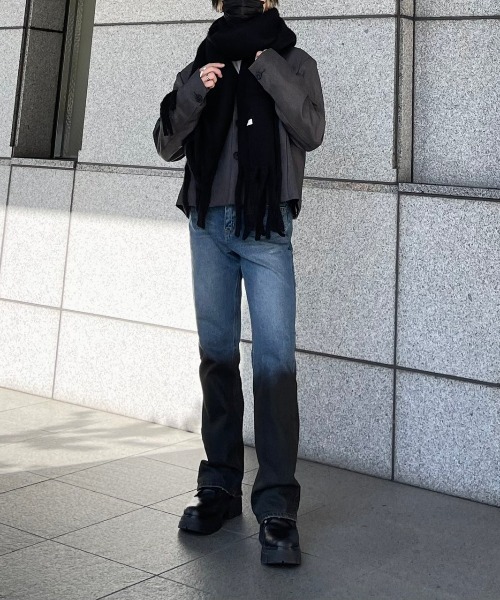 Chikashitsu +（チカシツプラス）の「【Chikashitsu + / チカシツプラス】volume color muffler / マフラー スヌード 秋服 冬服 ネックウォーマー マフラー 黒 マフラー 白 マフラー 茶色 マフラー ブラウン マフラー ネイビー マフラー 青 マフラー ピンク（マフラー・メンズ・ブルー/アイボリー/ミント/ピンク/ブラウン/ブラック・ONE SIZE）」の8枚目の写真