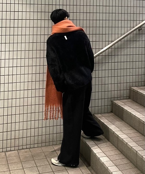 Chikashitsu +（チカシツプラス）の「【Chikashitsu + / チカシツプラス】volume color muffler / マフラー スヌード 秋服 冬服 ネックウォーマー マフラー 黒 マフラー 白 マフラー 茶色 マフラー ブラウン マフラー ネイビー マフラー 青 マフラー ピンク（マフラー・メンズ・ブルー/アイボリー/ミント/ピンク/ブラウン/ブラック・ONE SIZE）」の11枚目の写真