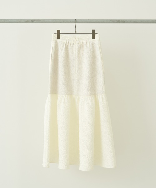 earth music&ecology(アースミュージックアンドエコロジー)の「リップルフラワー 切替ボリュームスカート(スカート・レディース・ブラック/アイボリー・FREE)」の5枚目の写真