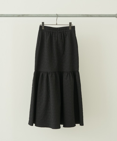 earth music&ecology(アースミュージックアンドエコロジー)の「リップルフラワー 切替ボリュームスカート(スカート・レディース・ブラック/アイボリー・FREE)」の6枚目の写真
