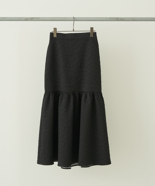 earth music&ecology(アースミュージックアンドエコロジー)の「リップルフラワー 切替ボリュームスカート(スカート・レディース・ブラック/アイボリー・FREE)」の4枚目の写真