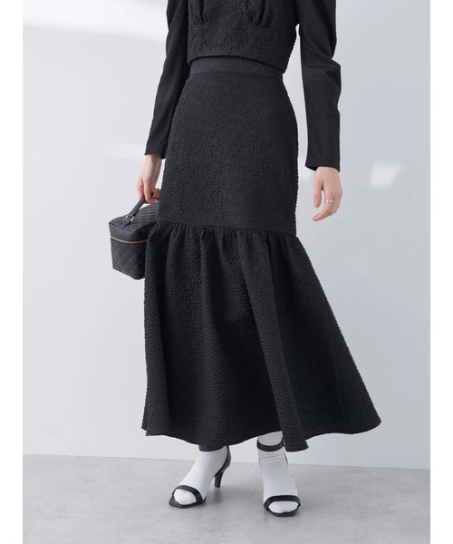 earth music&ecology(アースミュージックアンドエコロジー)の「リップルフラワー 切替ボリュームスカート(スカート・レディース・ブラック/アイボリー・FREE)」の11枚目の写真