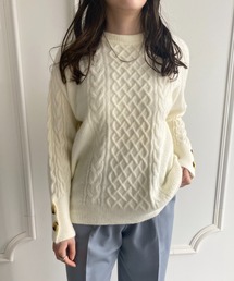 ケーブル編み ラウンドネック ニット プルオーバー 袖ボタン付き