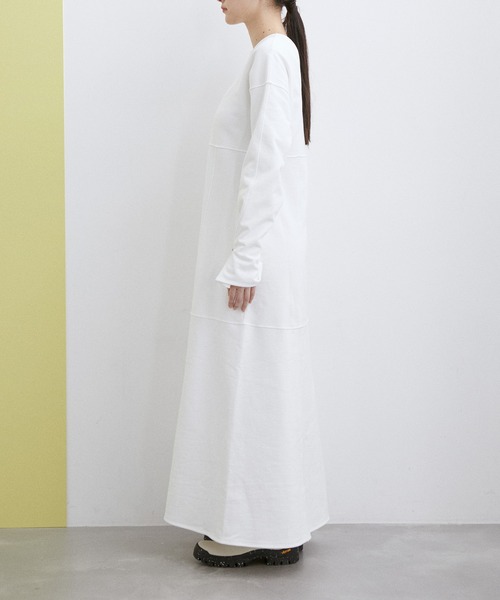 ADAM ET ROPE'（アダムエロペ）の「【WEB限定】ステッチ裏毛ワンピース（ワンピース・レディース・オフホワイト/ブラック/ベージュ系その他2・FREE）」の13枚目の写真