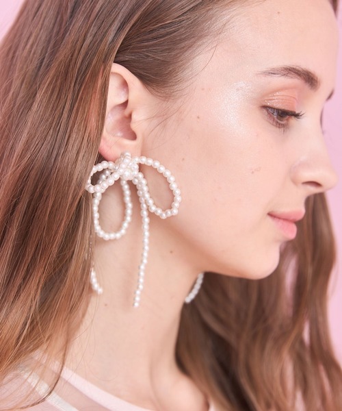 lilLilly（リルリリー）の「リボンパールピアス（ピアス（両耳用）・レディース・ホワイト・FREE）」の3枚目の写真