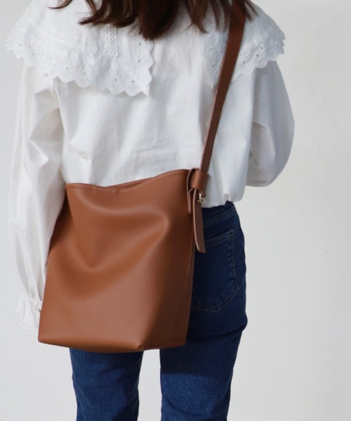 ISOOK(アイスー)の「【ZOZO限定】Belted tote bag / ベルトトートバッグ(トートバッグ・レディース・ブラック/ブラウン・FREE)」の2枚目の写真