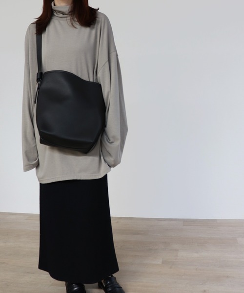 ISOOK(アイスー)の「【ZOZO限定】Belted tote bag / ベルトトートバッグ(トートバッグ・レディース・ブラック/ブラウン・FREE)」の5枚目の写真