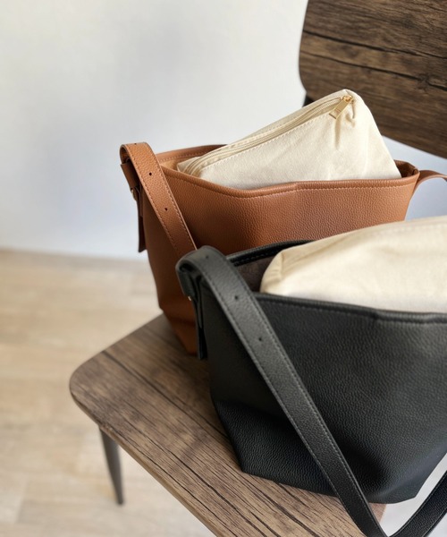 ISOOK(アイスー)の「【ZOZO限定】Belted tote bag / ベルトトートバッグ(トートバッグ・レディース・ブラック/ブラウン・FREE)」の9枚目の写真