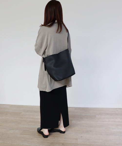 ISOOK(アイスー)の「【ZOZO限定】Belted tote bag / ベルトトートバッグ(トートバッグ・レディース・ブラック/ブラウン・FREE)」の12枚目の写真
