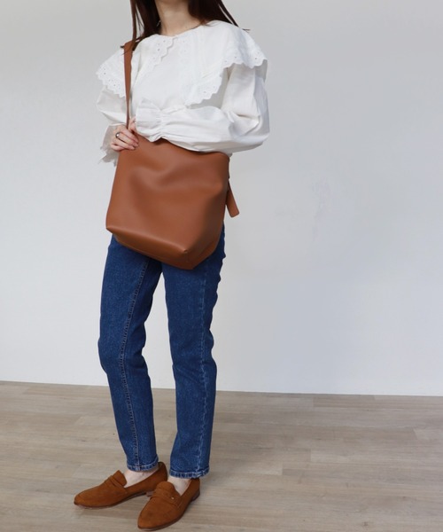 ISOOK(アイスー)の「【ZOZO限定】Belted tote bag / ベルトトートバッグ(トートバッグ・レディース・ブラック/ブラウン・FREE)」の15枚目の写真