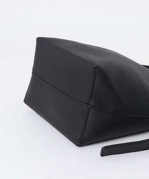 ISOOK(アイスー)の「【ZOZO限定】Belted tote bag / ベルトトートバッグ(トートバッグ・レディース・ブラック/ブラウン・FREE)」の17枚目の写真