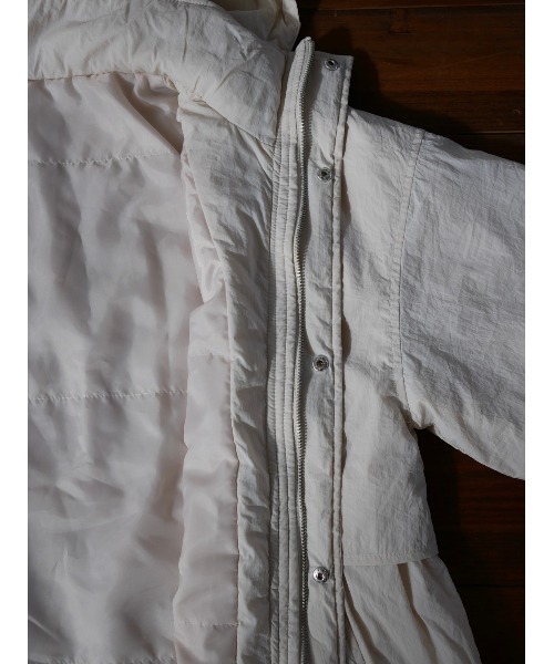 TRUNC（トランクエイティーエイト）の「Padded Drawstrings Coat（ナイロンジャケット・レディース・アイボリー/ブラック・FREE）」の17枚目の写真