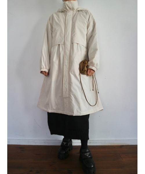 TRUNC（トランクエイティーエイト）の「Padded Drawstrings Coat（ナイロンジャケット・レディース・アイボリー/ブラック・FREE）」の7枚目の写真