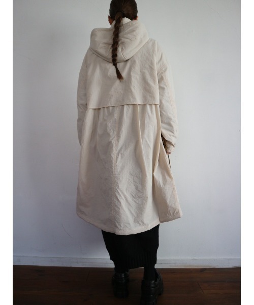 TRUNC（トランクエイティーエイト）の「Padded Drawstrings Coat（ナイロンジャケット・レディース・アイボリー/ブラック・FREE）」の9枚目の写真