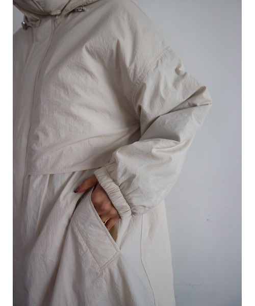 TRUNC（トランクエイティーエイト）の「Padded Drawstrings Coat（ナイロンジャケット・レディース・アイボリー/ブラック・FREE）」の10枚目の写真