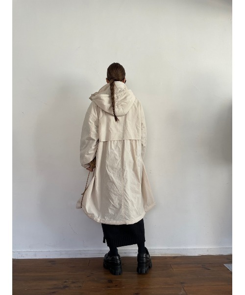 TRUNC（トランクエイティーエイト）の「Padded Drawstrings Coat（ナイロンジャケット・レディース・アイボリー/ブラック・FREE）」の6枚目の写真