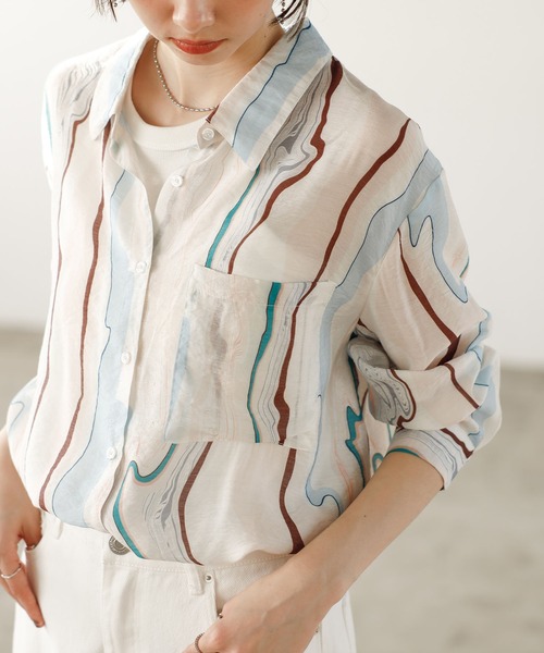 GeeRA(ジーラ)の「マーブルストライプルーズシャツ(シャツ/ブラウス・レディース・オフホワイト・LARGE/MEDIUM)」の8枚目の写真