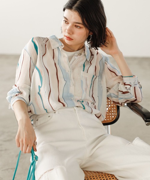 GeeRA(ジーラ)の「マーブルストライプルーズシャツ(シャツ/ブラウス・レディース・オフホワイト・LARGE/MEDIUM)」の3枚目の写真