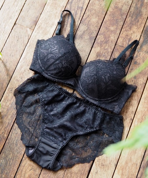 ビアズリー　上質　総刺繍　レース　パンツ　黒　ブラック　未使用品 花刺繍パンツ （その他パンツ）｜BEARDSLEY / ビアズリー