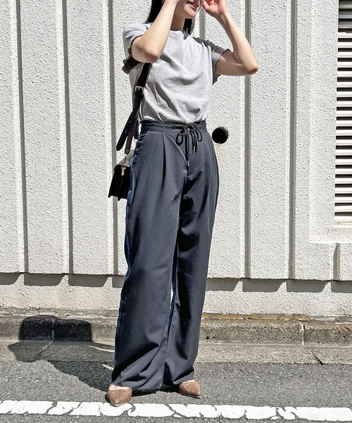 Jewelobe(ジュエローブ)の「バックデニムドッキングワイドパンツ(スラックス・レディース・グレー/ブラック・S/M)」の9枚目の写真