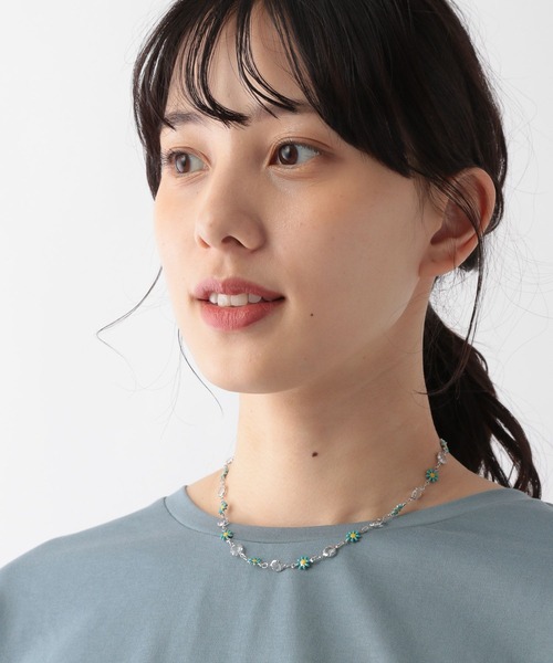 GLOBAL WORK(グローバルワーク)の「小さいお花ネックレス/704371(ネックレス・レディース・オレンジ/ホワイト/ライトブルー・FREE)」の2枚目の写真
