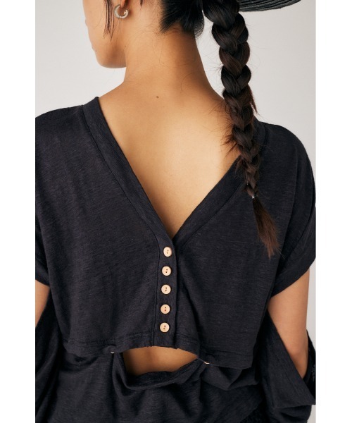 M_(エムアンダーバー)の「【M_】SLEEVE CUT トップス(Tシャツ/カットソー・レディース・クリアレッド/アイボリー/ブラック・FREE)」の4枚目の写真