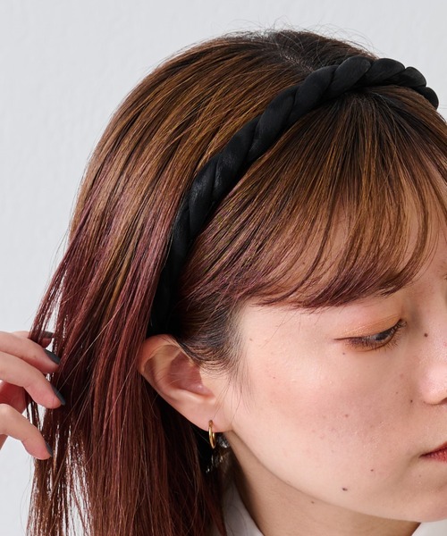 COLONY 2139(コロニートゥーワンスリーナイン)の「ねじり細カチューシャ(カチューシャ・レディース・ブラック・FREE)」の1枚目の写真
