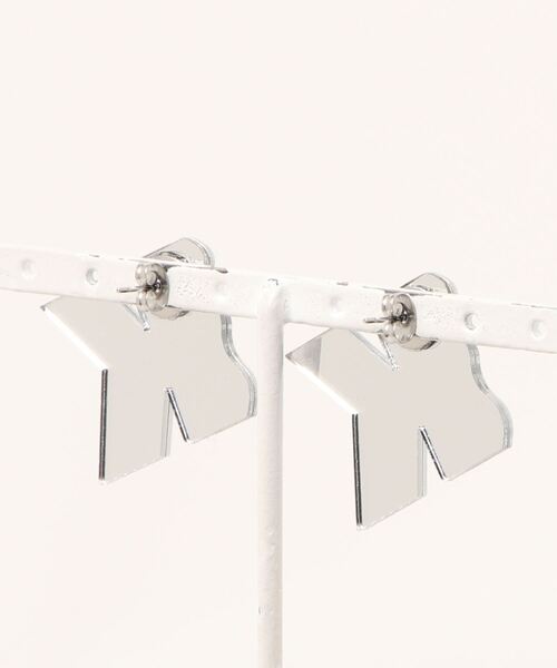 tone(トーン)の「【Beauty bell】イニシャルピアス(ピアス(両耳用)・レディース・シルバー系その他/シルバー系その他2・FREE)」の3枚目の写真