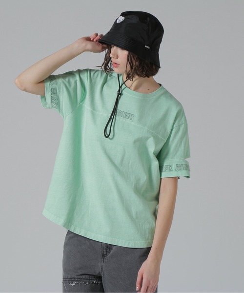 AVIREX（アヴィレックス）の「FADE WASH CUFFS OPEN EMBROIDERY TOPS/フェイドウォッシュ カフスオープン刺繍トップス（Tシャツ/カットソー・レディース・チャコールグレー/ラベンダー/オフホワイト/イエロー/ピンク/その他26/その他3/オレンジ/ミント・FREE/F）」の3枚目の写真