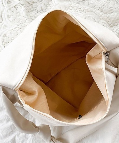 florist（フローリスト）の「【A4対応/2WAY】アシンメトリーノットワンショルダーバッグ/トートバッグ/ボストンバッグ（メッセンジャーバッグ・レディース・オフホワイト/ブラック・FREE）」の20枚目の写真