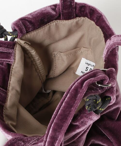 SPRUCE（スプルース）の「EM:SPRUCE 　超軽量　120g　ベロア　巾着ショルダーバッグ　旅行バッグ（ショルダーバッグ・レディース・オフホワイト/ブラック/ブルー/ダークパープル・FREE）」の11枚目の写真