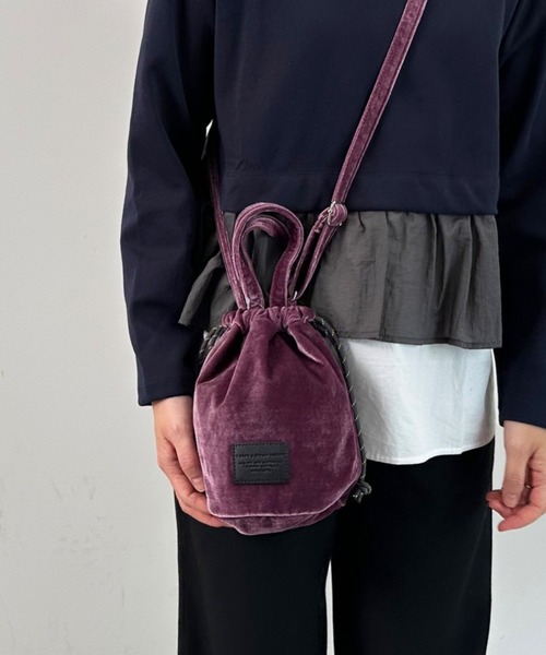 SPRUCE（スプルース）の「EM:SPRUCE 　超軽量　120g　ベロア　巾着ショルダーバッグ　旅行バッグ（ショルダーバッグ・レディース・オフホワイト/ブラック/ブルー/ダークパープル・FREE）」の4枚目の写真