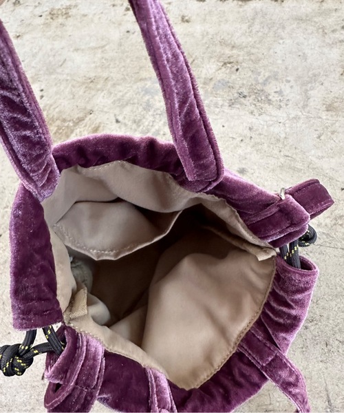 SPRUCE（スプルース）の「EM:SPRUCE 　超軽量　120g　ベロア　巾着ショルダーバッグ　旅行バッグ（ショルダーバッグ・レディース・オフホワイト/ブラック/ブルー/ダークパープル・FREE）」の22枚目の写真