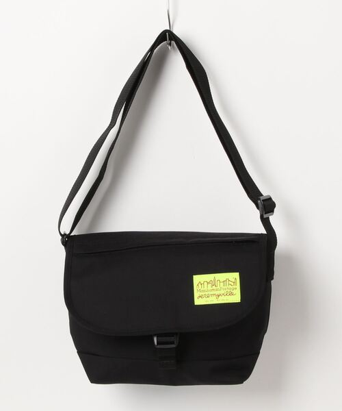 Manhattan Portage（マンハッタンポーテージ）の「Nylon Messenger Bag JR Flap Zipper Pocket Vinyl Lining