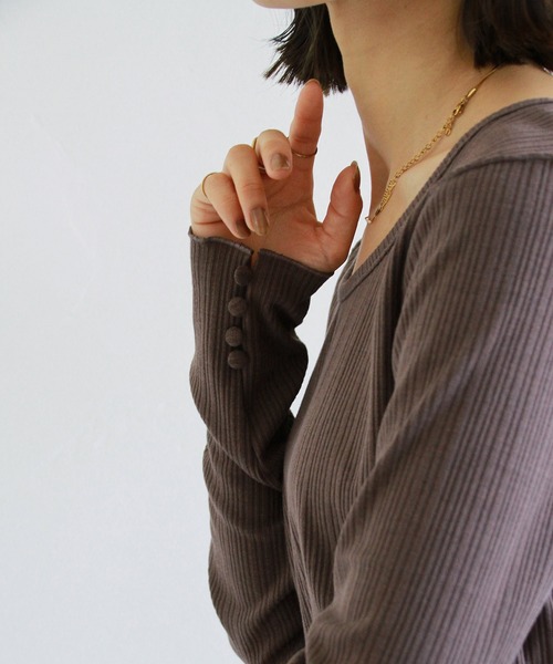 Crisp(クリスプ)の「2wayネックボタンTシャツ(Tシャツ/カットソー・レディース・チャコールグレー/ベージュ/オレンジ/ピンク/アイボリー/ダークグレー・FREE)」の8枚目の写真