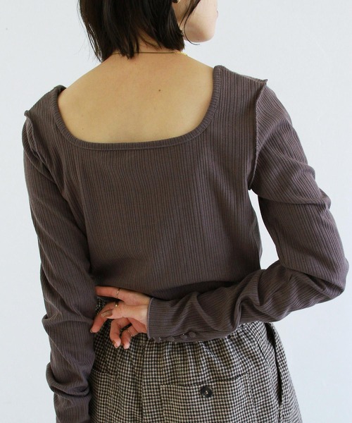 Crisp(クリスプ)の「2wayネックボタンTシャツ(Tシャツ/カットソー・レディース・チャコールグレー/ベージュ/オレンジ/ピンク/アイボリー/ダークグレー・FREE)」の9枚目の写真