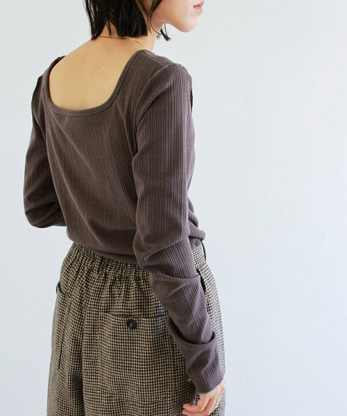 Crisp(クリスプ)の「2wayネックボタンTシャツ(Tシャツ/カットソー・レディース・チャコールグレー/ベージュ/オレンジ/ピンク/アイボリー/ダークグレー・FREE)」の10枚目の写真