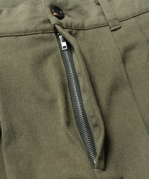 ROOPTOKYO（ループトウキョウ）の「ROOP TOKYO×えーと 2 tuck chino wide pant 2タックチノワイドパンツ（チノパンツ・メンズ・オフホワイト/カーキ・M/S）」の5枚目の写真