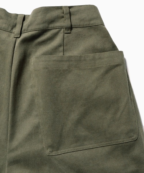 ROOPTOKYO（ループトウキョウ）の「ROOP TOKYO×えーと 2 tuck chino wide pant 2タックチノワイドパンツ（チノパンツ・メンズ・オフホワイト/カーキ・M/S）」の7枚目の写真